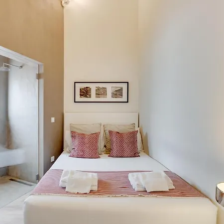 Tiara Downtown By Da'home Apartman *