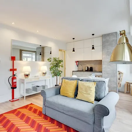Tiara Downtown By Da'home Apartman